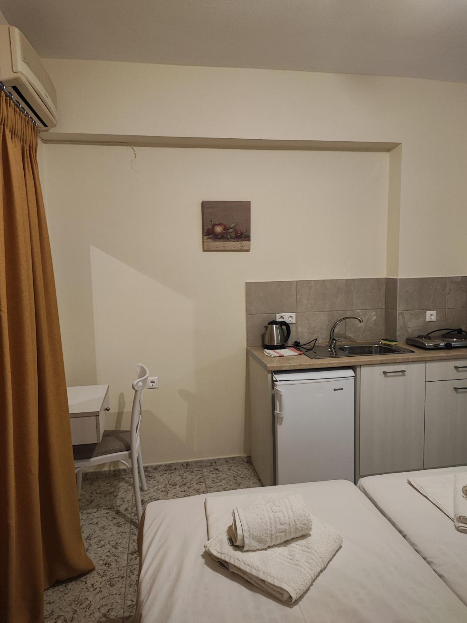 Alexia Rooms Палеохора Екстер'єр фото