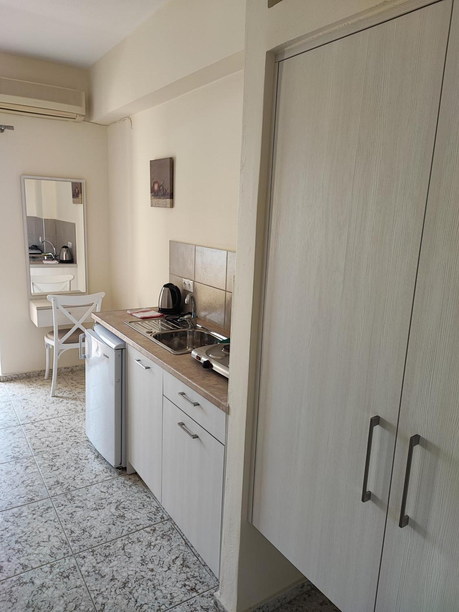 Alexia Rooms Палеохора Номер фото