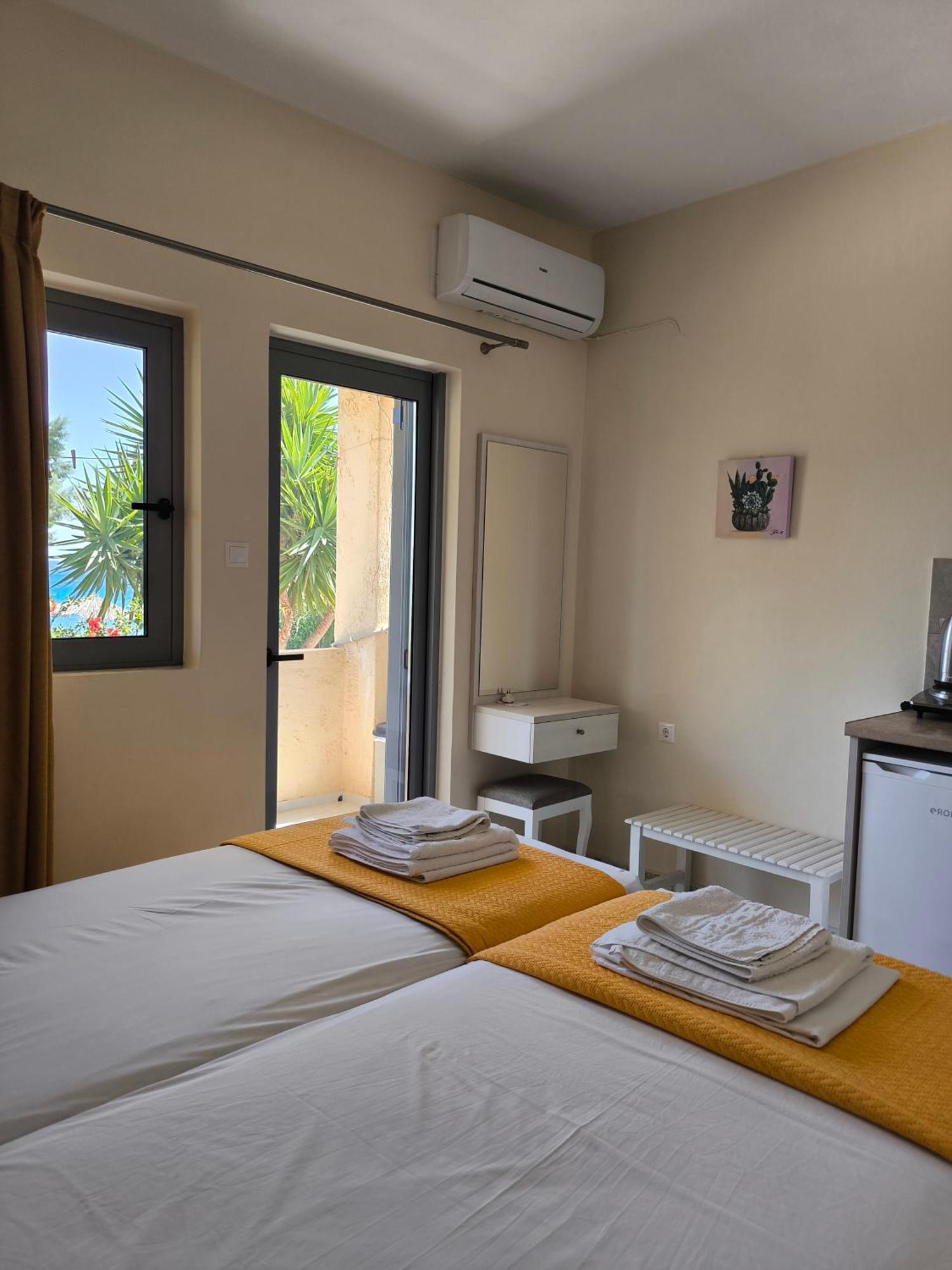Alexia Rooms Палеохора Номер фото