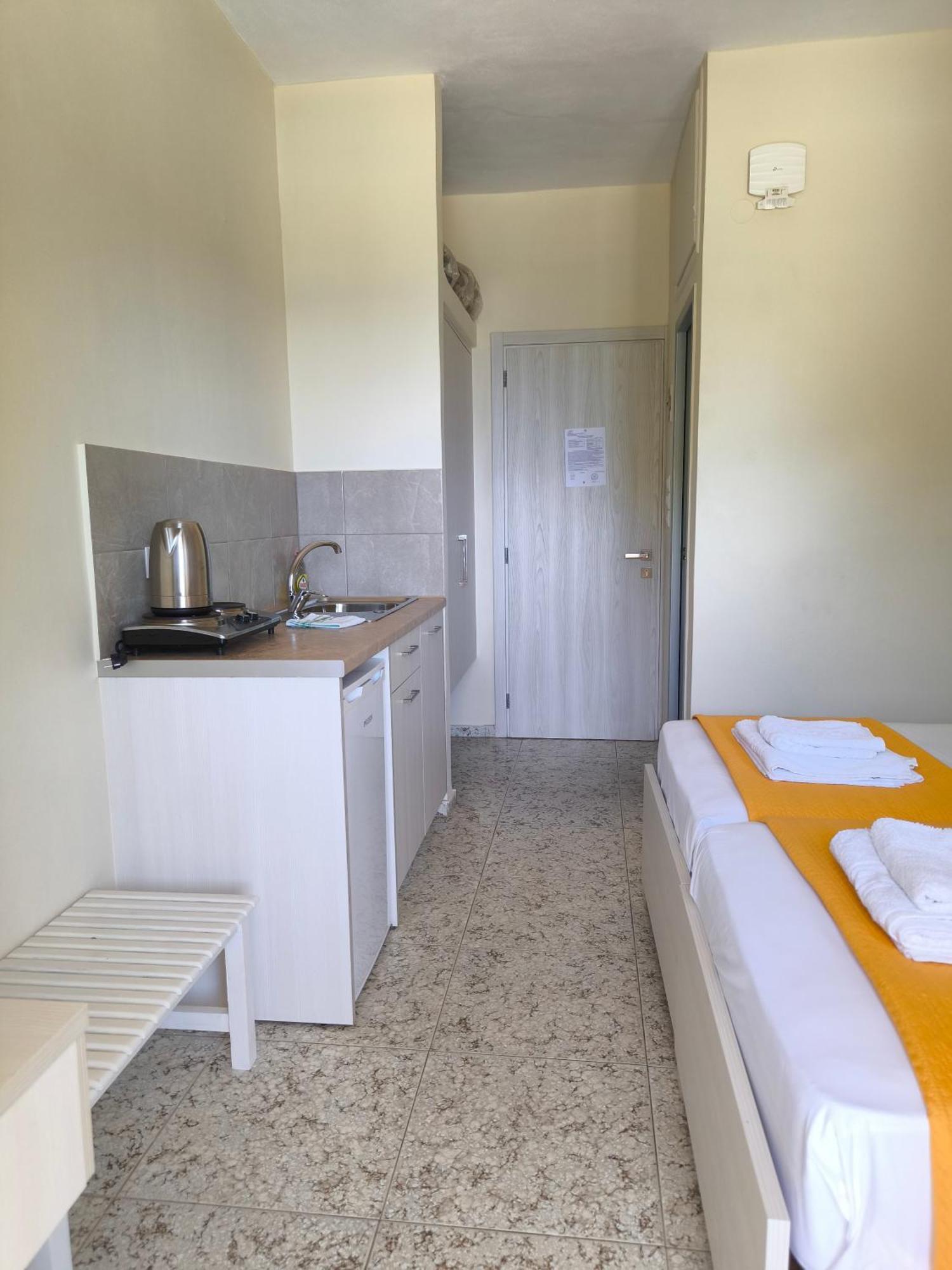 Alexia Rooms Палеохора Номер фото